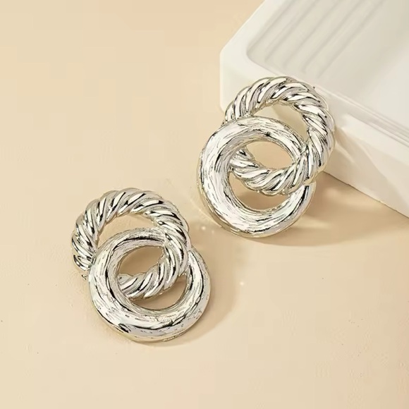 Céline - Vintage Silver Earrings. 2025 Trends Statement Earrings - Picture 4 of 5